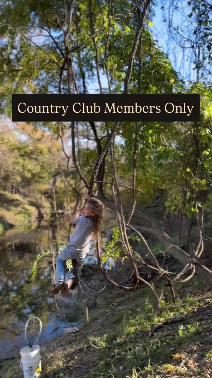 🤠 I’m so glad ranch life in the country is her childhood! Feels like a piece of our grandparents childhood! #ranchlife #countrygirl #cowboy #countrylife